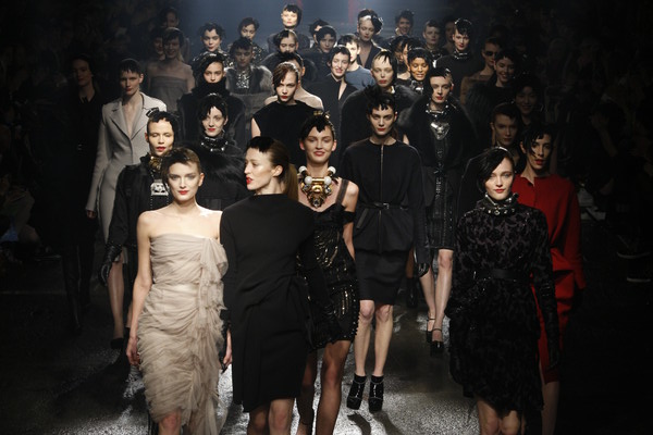 PHOTO © PETER STIGTER WOMENSWEAR AUTUMN/WINTER 2009 FILENAME IS DESIGNER NAME