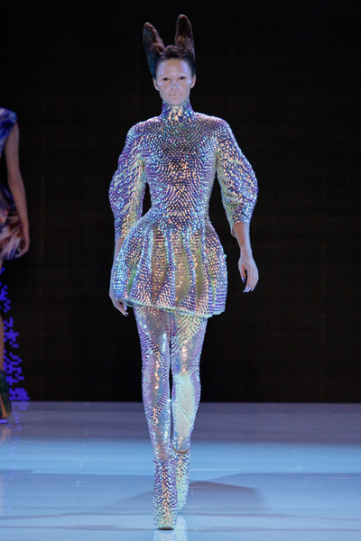 Alexander McQueen Catwalk Fashion Show ss2010 | Team Peter Stigter ...