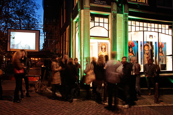 PETER STIGTER AAN DE MUUR LANCERING 2009