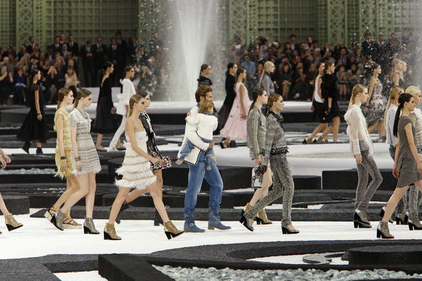 Chanel Catwalk Fashion Show Paris SS2011 | Team Peter Stigter, catwalk ...