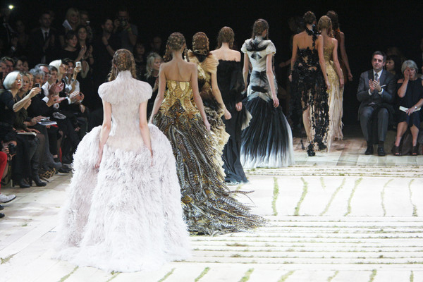 Alexander McQueen Catwalk Fashion Show Paris SS2011 | Team Peter ...