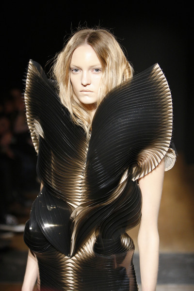 Iris van Herpen Haute Couture show Paris SS2011 | Team Peter Stigter ...