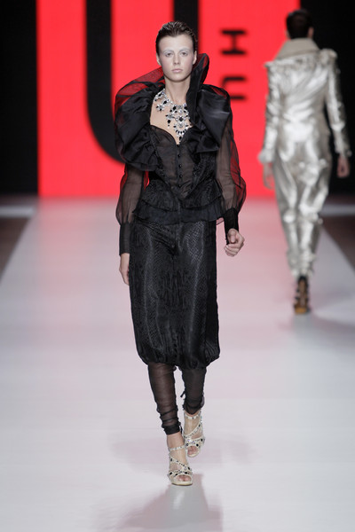 Sheguang Hu Catwalk Fashion Show AIFWSS2012 : Team Peter Stigter ...