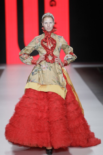 Sheguang Hu Catwalk Fashion Show AIFWSS2012 | Team Peter Stigter ...