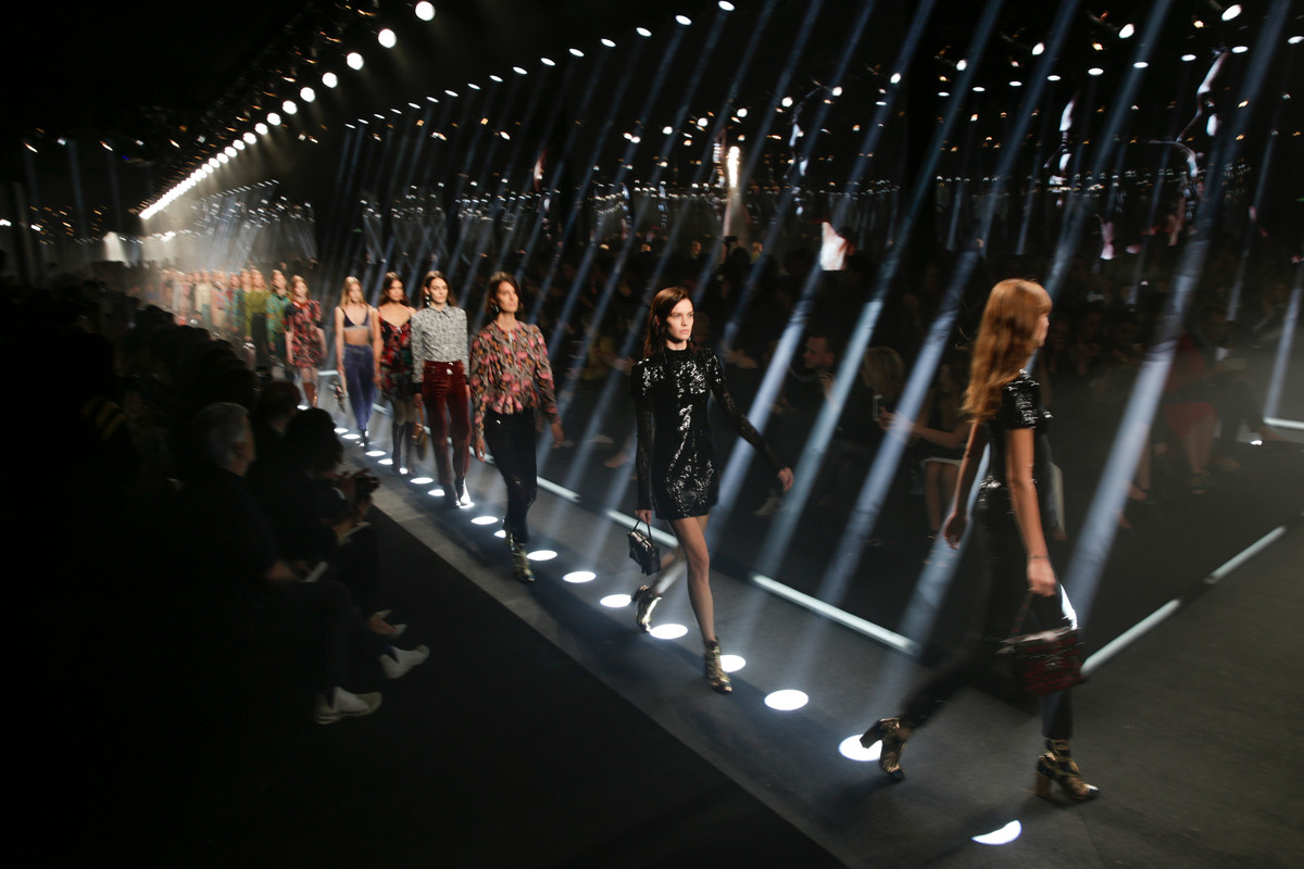 Louis Vuitton Catwalk Fashion Show Paris Womenswear SS2015 | Team Peter ...