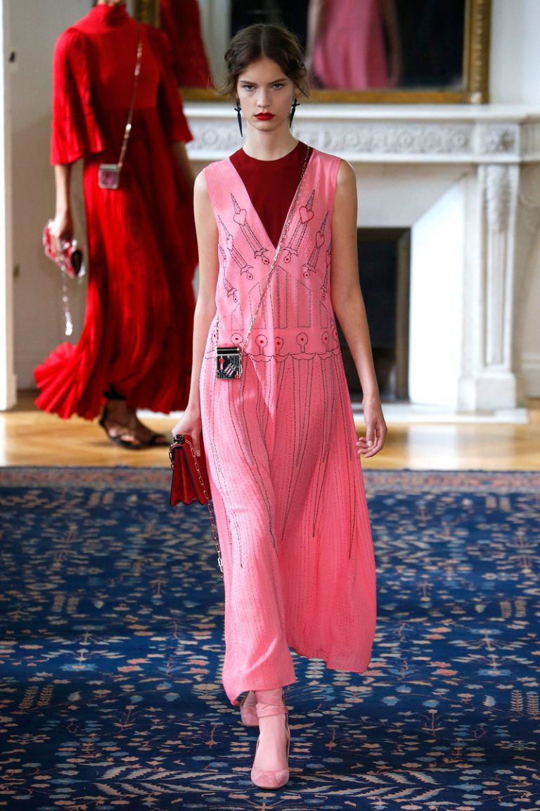 Summer Catwalk Trend 2017: Tiny Bags | Team Peter Stigter, catwalk show ...